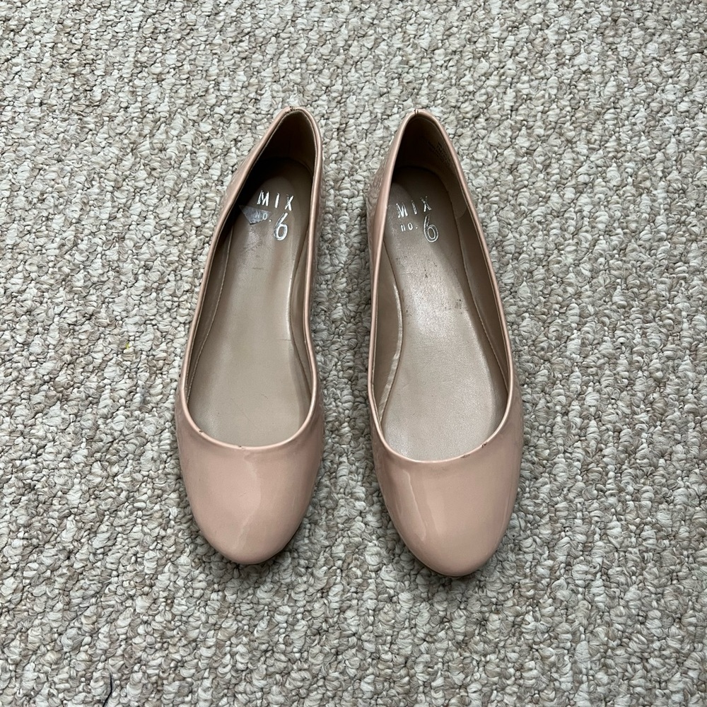 Mix no. 6 pink flats size 7